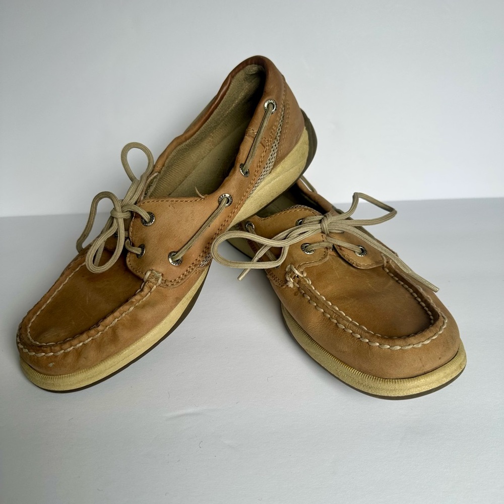 Sperry 6.5 Tan Boat Shoes